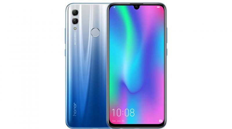 With the Honor 10 Lite, this is the first time Honor is ditching the traditional wide-notch design for a smaller dewdrop display with an impressive over 91% screen-to-body ratio.