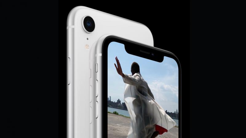 The iPhone XS Max has a 12-megapixel dual-lens camera. This consists of a wide angle lens and 2x telephoto lens.