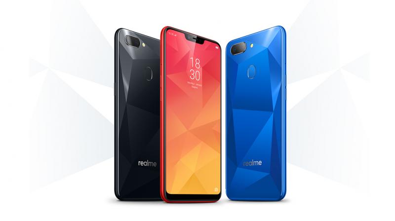 With a 6.2-inch full screen, the Realme 2 is powered by the Snapdragon 450 processor.