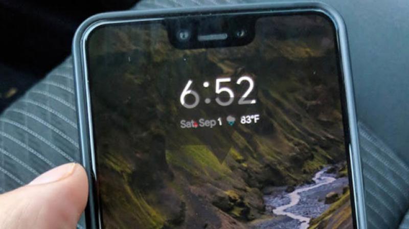 after taking the photos, the cabbie went ahead to return the Pixel 3 XL to the passenger.