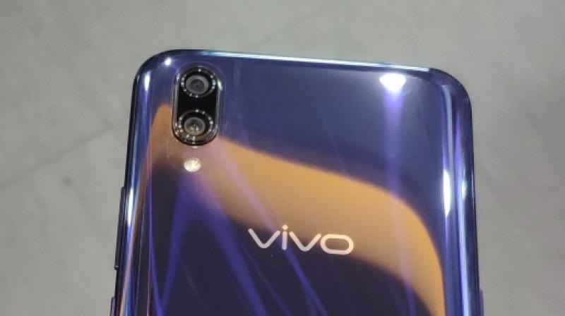 The Vivo X23 shown in the picture is Magic Night colour variant while it will also come with the options of Phantom Purple and Phantom Red. (Image: Weibo)