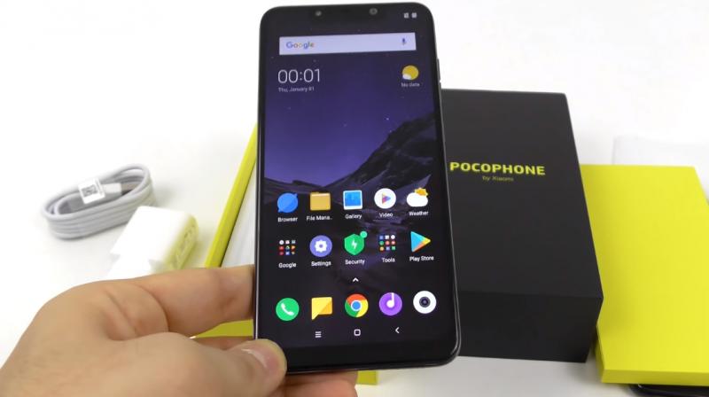 The illustrations on the retail box suggest that the POCO F1 will feature liquid cooling technology for maintaining peak performance while gaming or playing 4K videos. (Screenshot: GSM Dome)