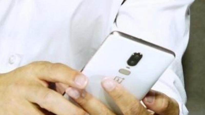 The new OnePlus 6 revealed in White variant (Photo: Slashleaks)