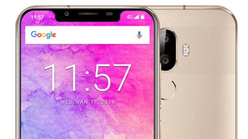 The notch houses a 13MP selfie camera, which can also do 2D facial recognition duties as well.