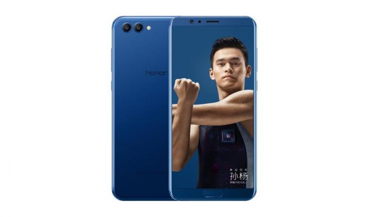 Up front, the phone comes with a 5.99-inch FullView display with 1080x2160 resolution and 18:9 aspect ratio. It’s an LCD unit unlike the AMOLED one on the Mate 10. Photo: Honor