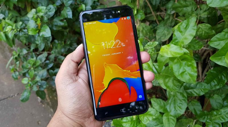 Despite the unbreakable chin, is the smartphone competent enough to take a beating when pitted against other smartphones that fall under the same price point? Let’s find out: