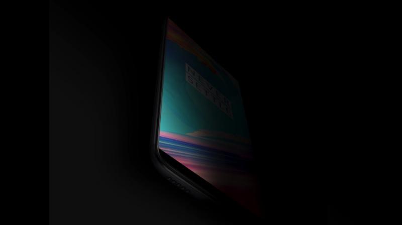 The OnePlus 5T is expected to come with a large 6-inch display, which will be made to fit in the current OnePlus 5’s dimensions.