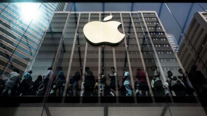 Den amerikanska myndigheten säger att Apple borde aktivera iPhones FM-radiochip
