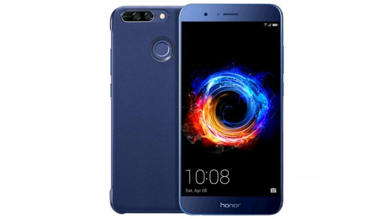 An image posted on Weibo claims to reveal the V9 Mini revealing the rear panel of the smartphone. The smartphone looks identical to the Honor V9 or the Honor 8 Pro. The smartphone seems to have the same metallic body with a dual camera setup on the back alongside an LED flash. The fingerprint is also on the rear panel with the Honor branding down below.