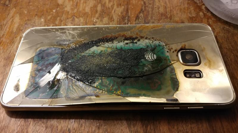 There are still many consumers who have reported that their Samsung-branded smartphones are still experiencing similar problems, wherein their devices’ batteries are overheating and even catching fire in the process. (In image: Galaxy S6 Edge+/Softpedia/Representational image)