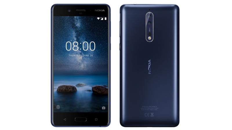 The alleged Nokia 8 also seems to have the 3.5 mm headphone jack on the top.