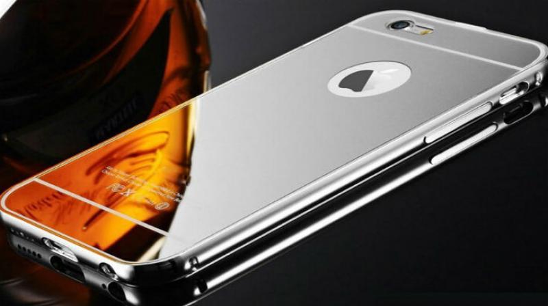En av iPhone 8-varianterna kommer att ha en “spegelliknande” finish: rapport