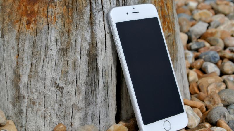 Köp iPhone, få 1 års obegränsad data, röst, samtal för 67 Rs