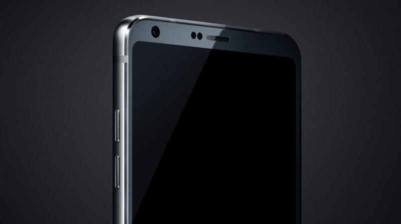 The LG G6 is expected to come with a 5.7-inch (2,880x1,440) display, powered by Qualcomm’s Snapdragon 821 SoC, dual rear camera and a fingerprint sensor.