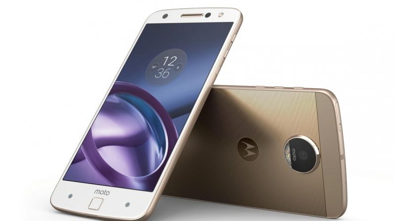 Motorola’s Moto M features a metal unibody design and features a 5.5-inch full HD Super AMOLED display.