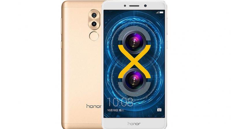 Honor 6X features a 5.5-inch FULL HD IPS display with 2.5 curved glass protection.