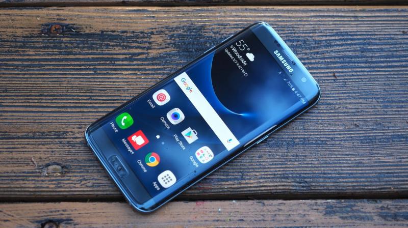 Samsung would offer customers either a Galaxy S7, or S7 Edge devices, as alternative phones to Galaxy Note 7.