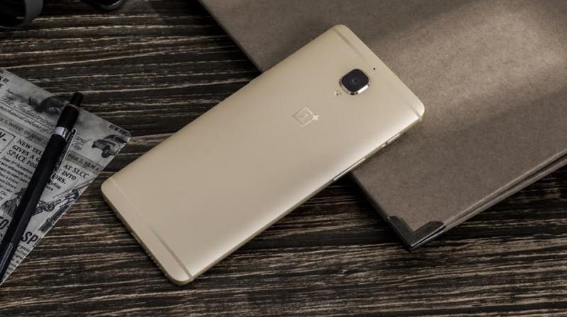 The Soft Gold variant of the OnePlus 3 will be available online at a price point of Rs 27,999.
