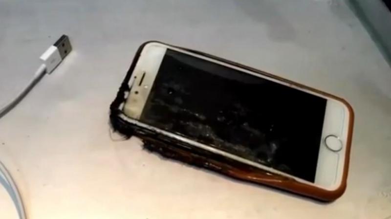 iPhone 6 that caught fire mid-air (Photo: Screengrab)