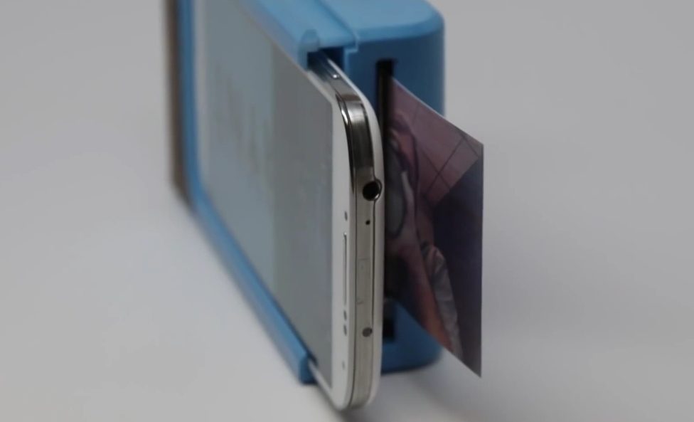 Prynt smartphone case allows a user to instantly turn his smartphone into a camera