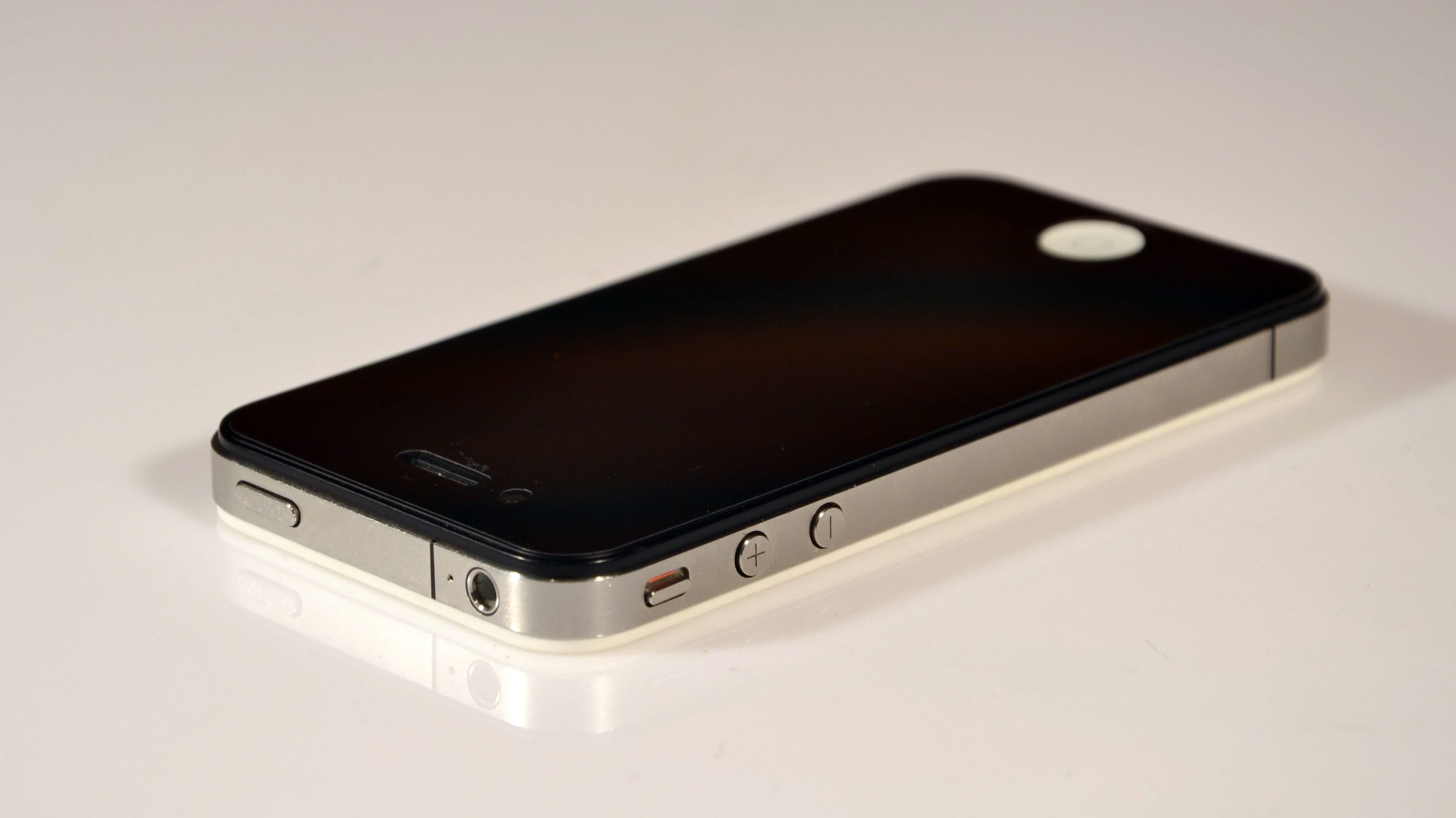 Apple và Foxconn đàm phán về kế hoạch mua bán iPhone