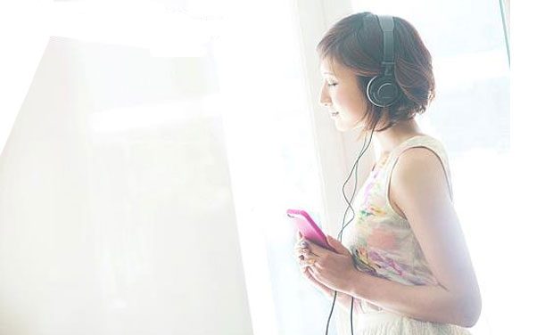 Pelajari bagaimana musik dapat membantu mengisi daya ponsel cerdas Anda