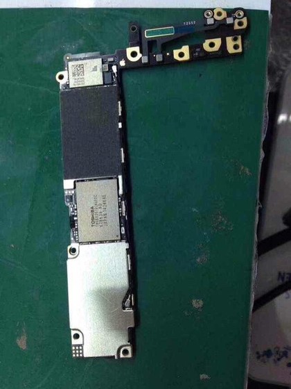 Kebocoran: Layar iPhone 6 5,5 inci, baterai, dan papan logika tampilan 5