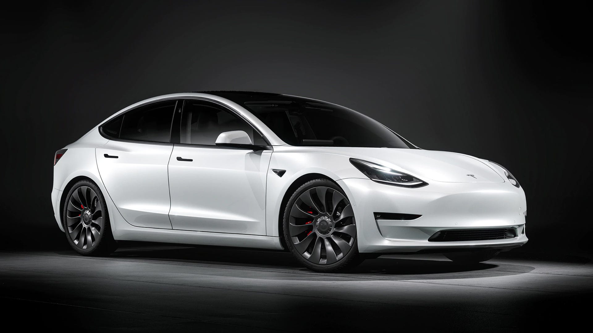 Tesla âm thầm tăng giá các loại xe điện phổ biến nhất của mình