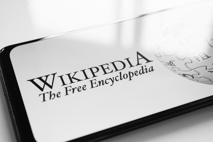 Ingen ska lita på att Wikipedia alltid berättar sanningen, varnar Wikipedias medgrundare