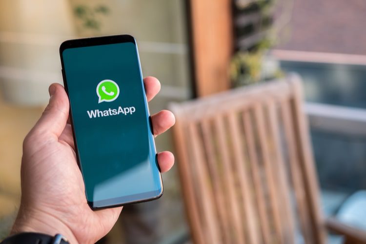 WhatsApp Beta thêm Dạng sóng giọng nói và Gói hình dán có thể chia sẻ trên Android