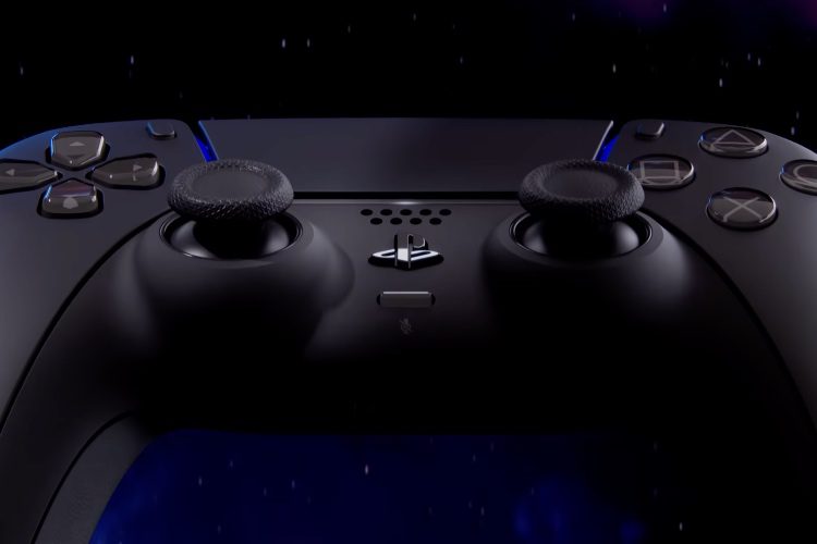Sony har äntligen en DualSense-kontroll i mattsvart och kosmiskt rött