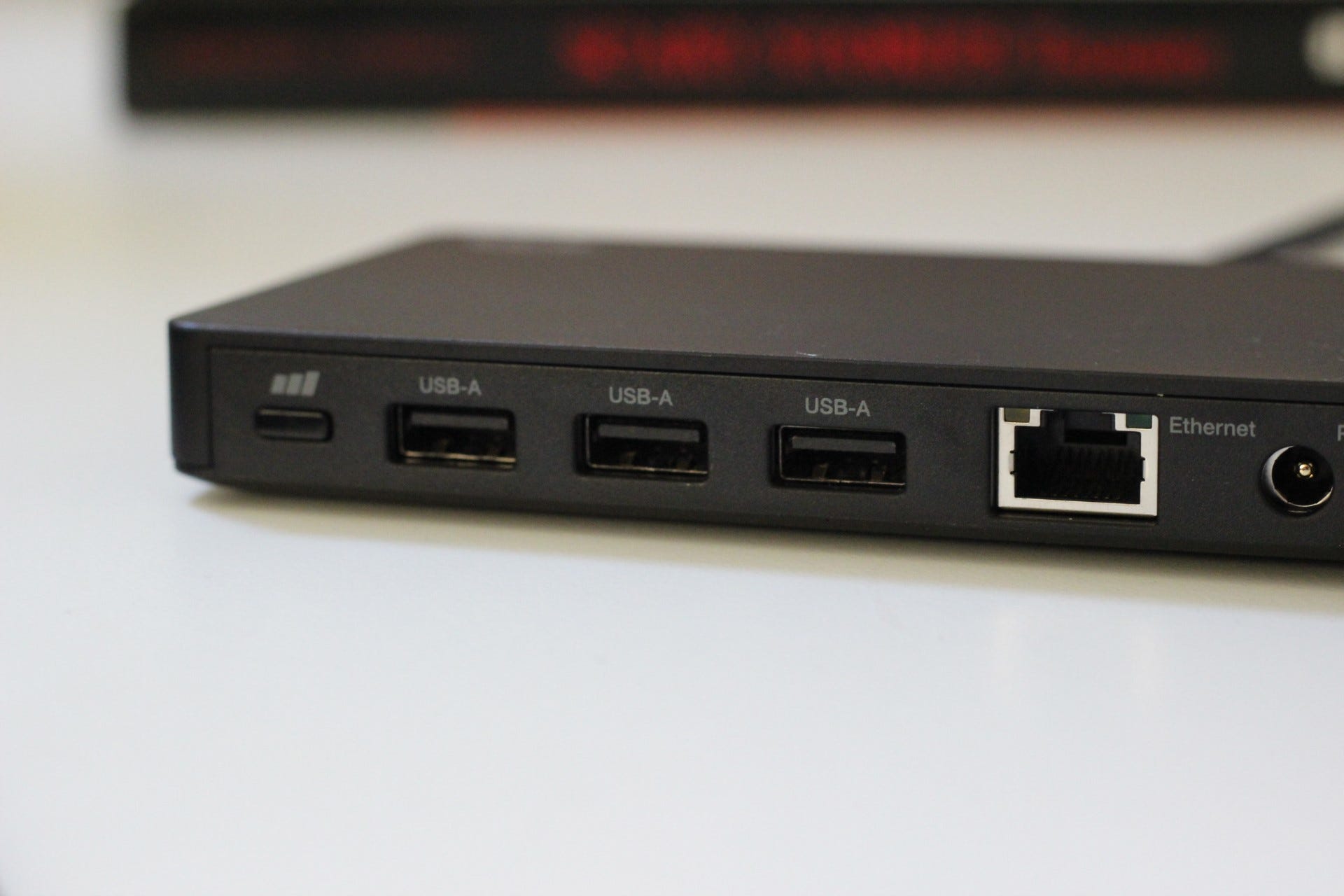 USB-A-portar på Cyber ​​​​Acoustics DS-2000 Essential Dock