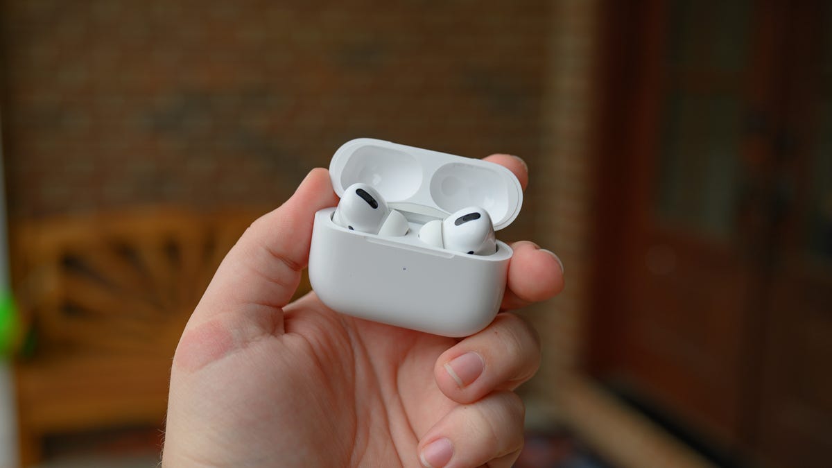 Apple  Mở hộp đựng AirPods Pro