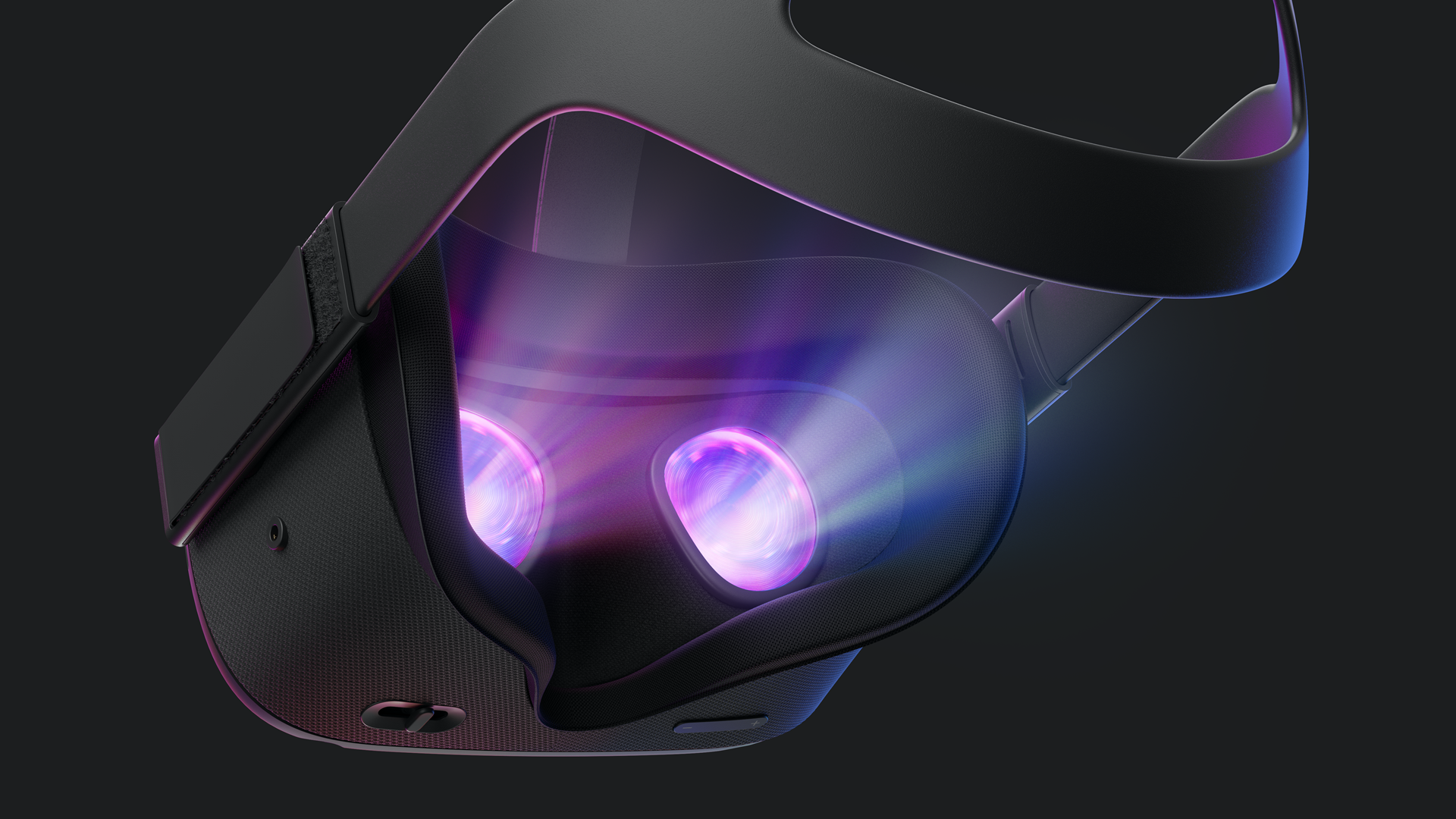 Svart VR-headset på svart bakgrund.