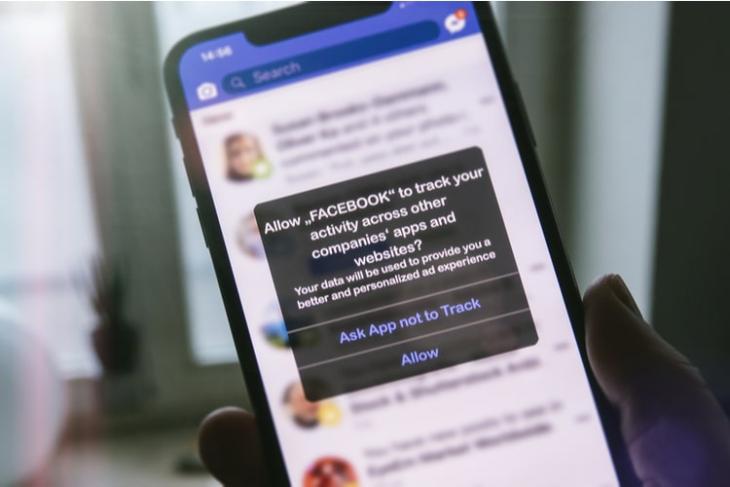 Facebook uppmuntrar användare att tillåta spårning