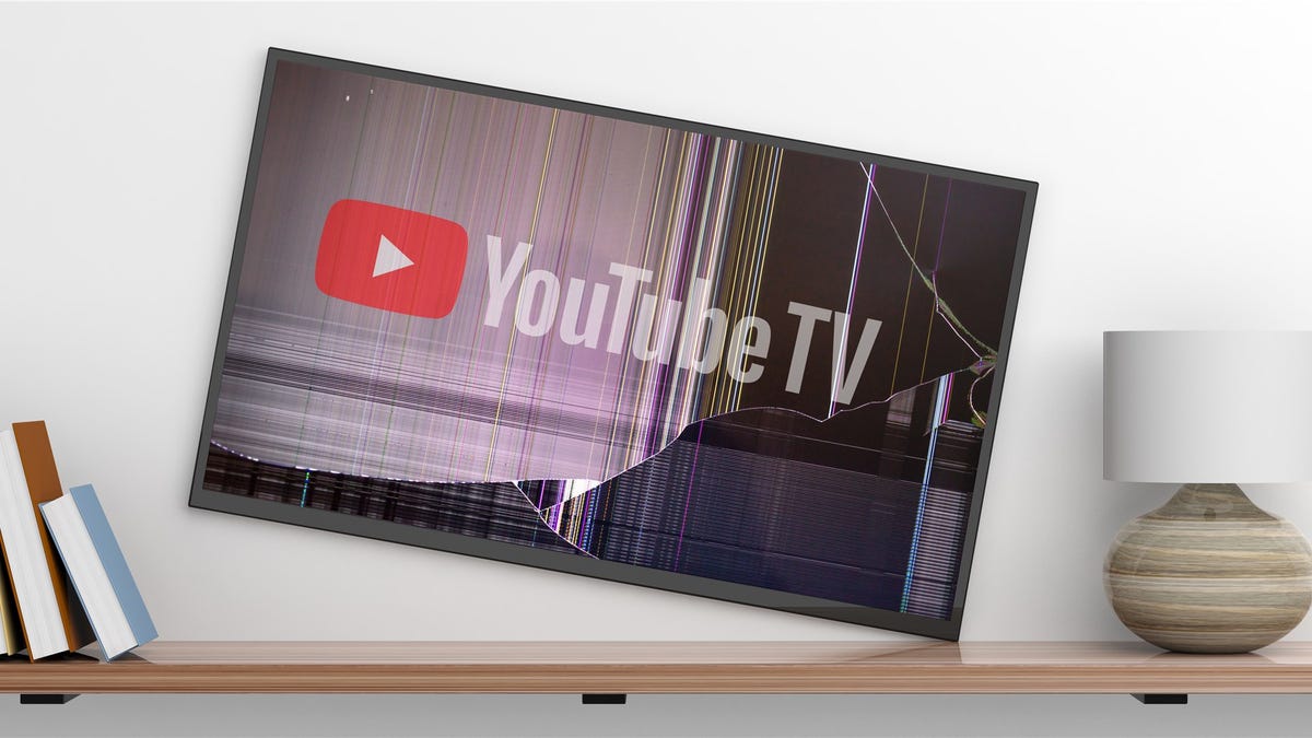 TV rusak jatuh dari dinding, menunjukkan logo tv youtube
