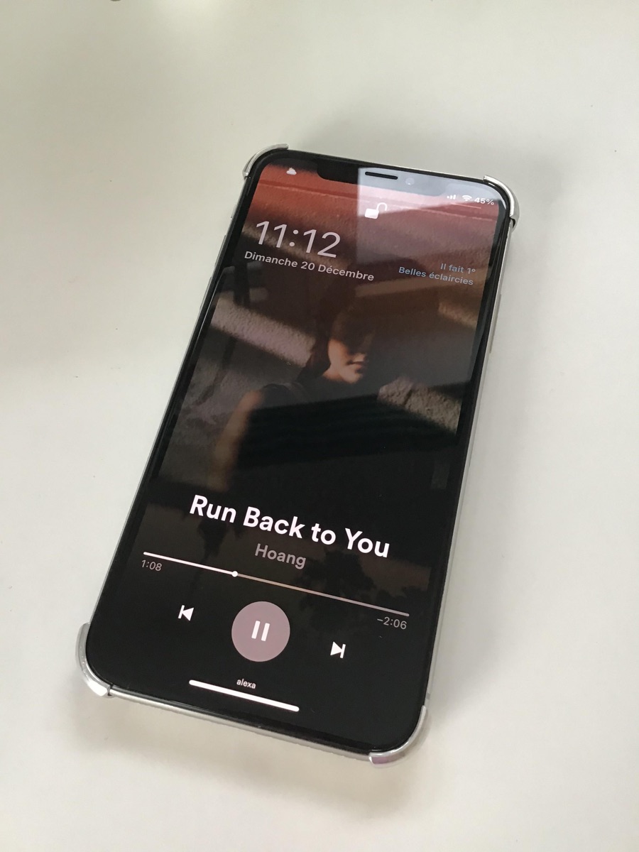 Juin Tweak ger en musikwidget från Spotifys musikspelare för att låsa skärmen