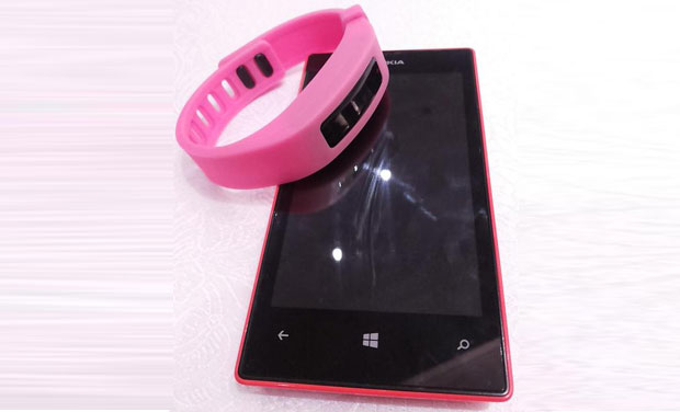 Microsoft menawarkan gelang kebugaran GOQii dengan handset Lumia 2