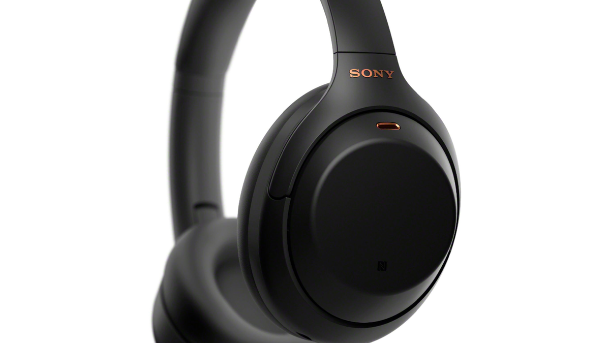 Tai nghe khử tiếng ồn không dây Sony WH-1000XM4 trên nền trắng.