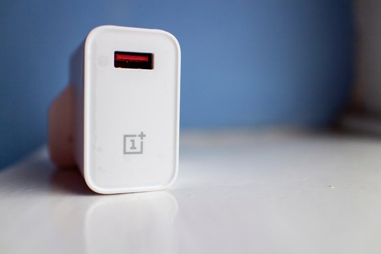 OnePlus 9-serien kommer med laddare i kartongen, bekräftar VD