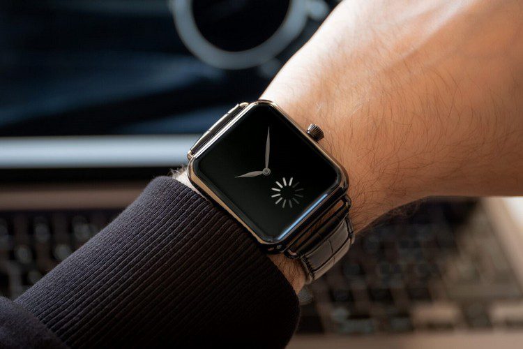 Thụy Sĩ này Apple Watch-Lookalike đi kèm với một màn hình tải cơ học và chi phí $ 30,800