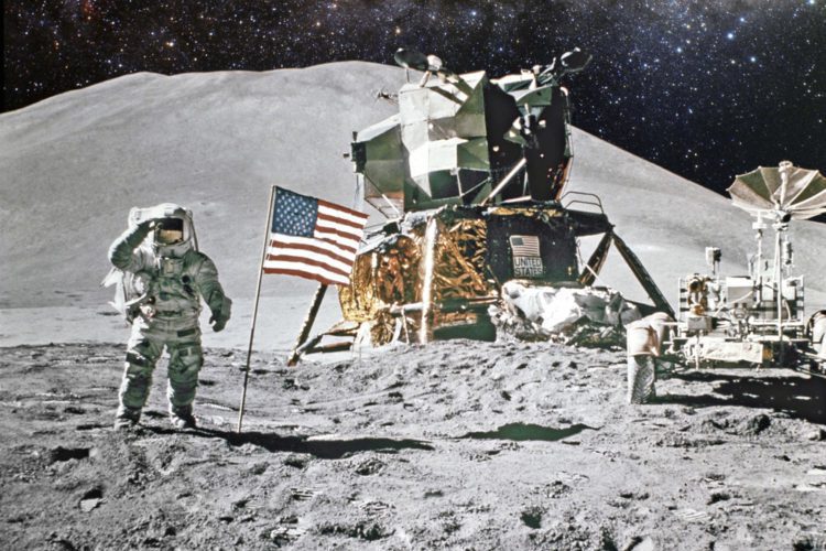 Jeff Bezos nói: Động cơ tên lửa này sẽ đưa người phụ nữ đầu tiên lên Mặt trăng