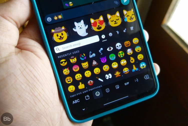 Android 12 có thể cho phép bạn cập nhật biểu tượng cảm xúc mà không cần cập nhật hệ thống