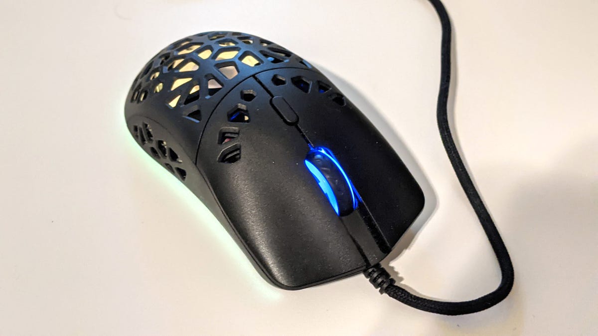 Mouse Zephyr Pro di desktop putih