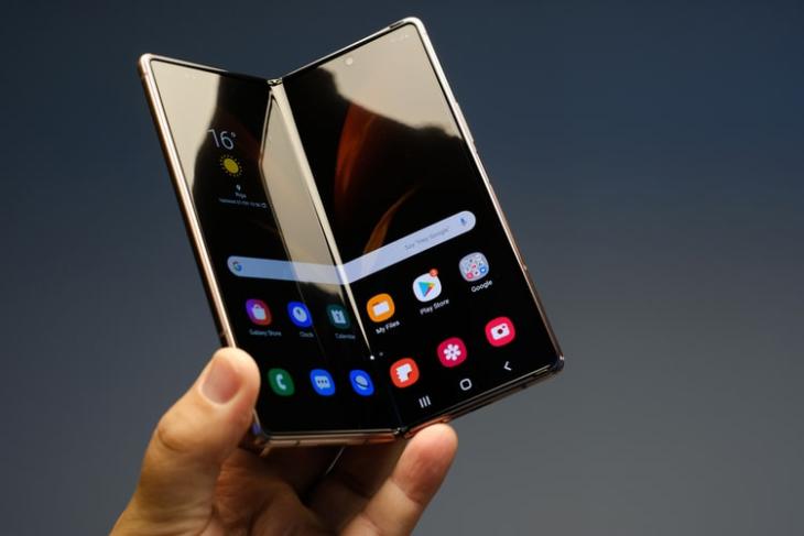 Samsung đang phát triển điện thoại thông minh màn hình gập đôi