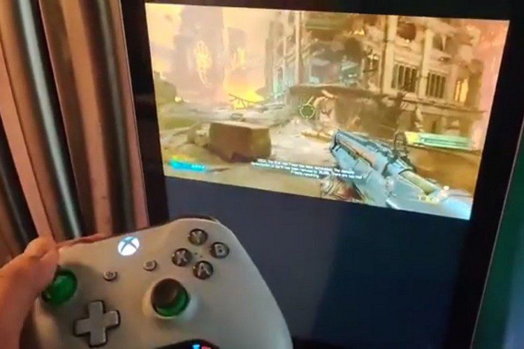 Se den här galningen spela Xbox-spel på hans smarta Samsung-kylskåp