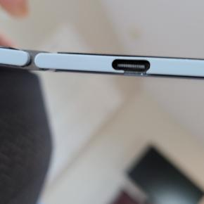 Surface Duo-användare rapporterar sprickor runt dess USB-C-port