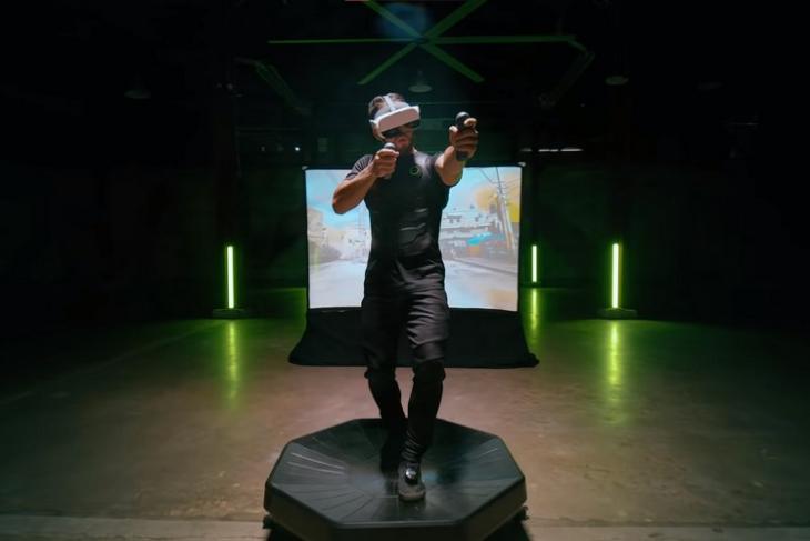 Máy chạy bộ chơi game Virtuix Omni one VR