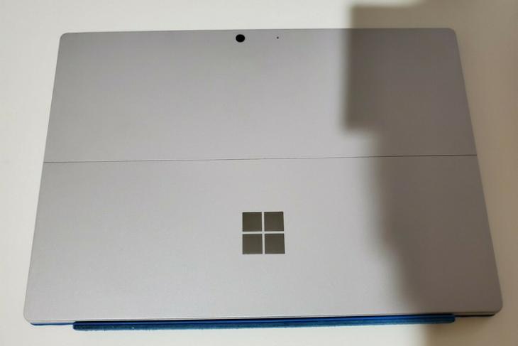 Microsoft Surface Pro 8 dengan Prosesor Intel Core i7 Generasi ke-11 Muncul di Daftar eBay