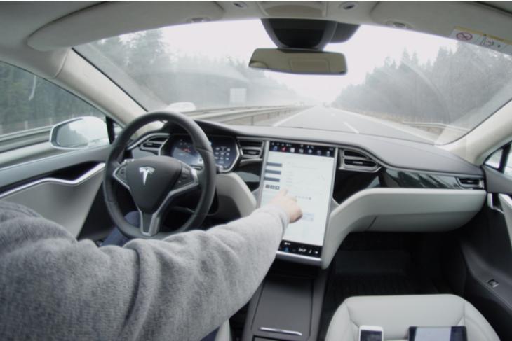Teslas “Full Self-Driving”-programvara börjar rulla ut i beta för vissa amerikanska kunder